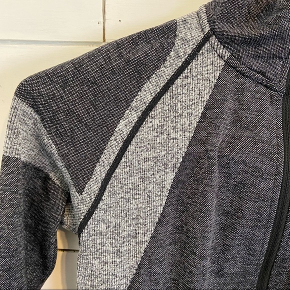 Gray Quarter Zip Pullover Jacket. Size XSmall. EUC - Picture 9 of 9